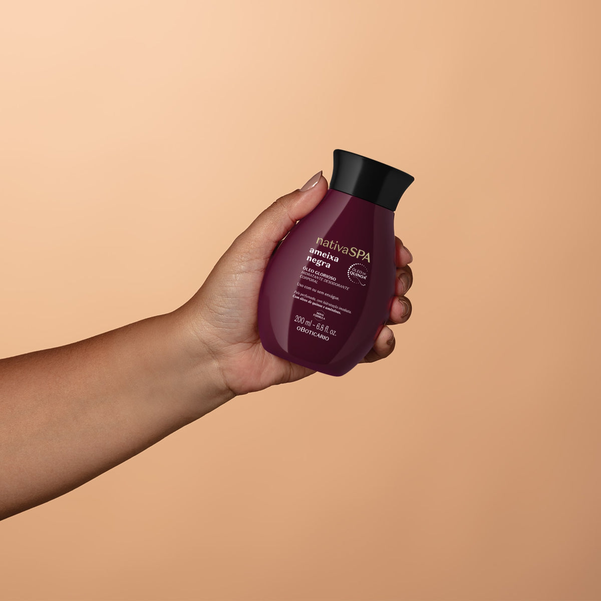 Nativa SPA Ameixa Negra Óleo 200ml na mão - tamanho real