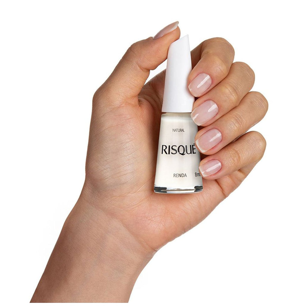 Risqué Esmalte Cremoso Renda Natural 8ml - na mão