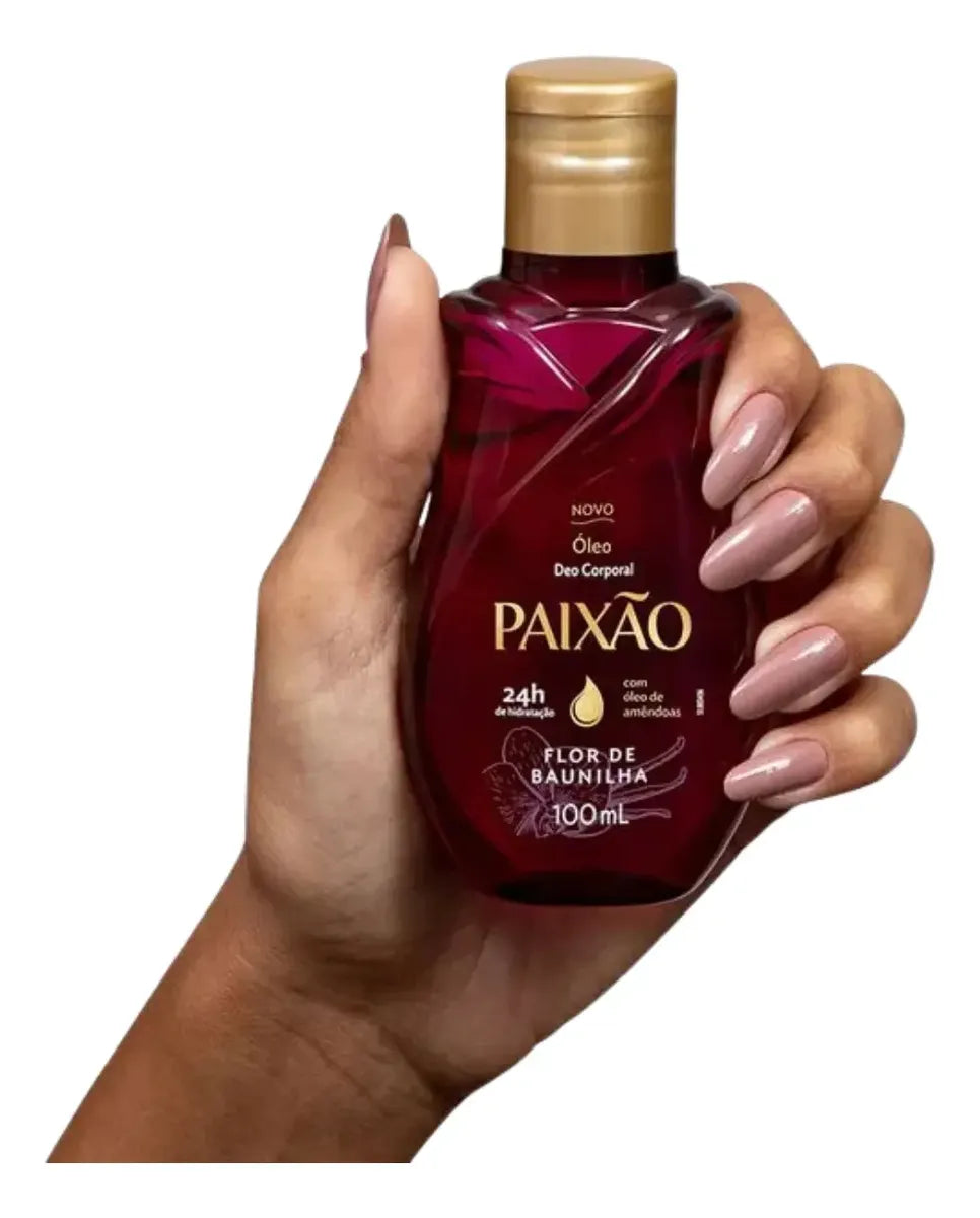 Paixão Óleo Corporal Flor de Baunilha 100ml na mão
