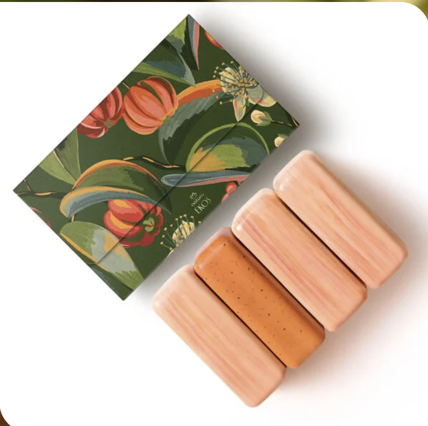 Natura Ekos Pitanga Kit Sabonete em Barra 4un - 4 barras e caixa verde com flores tropicais