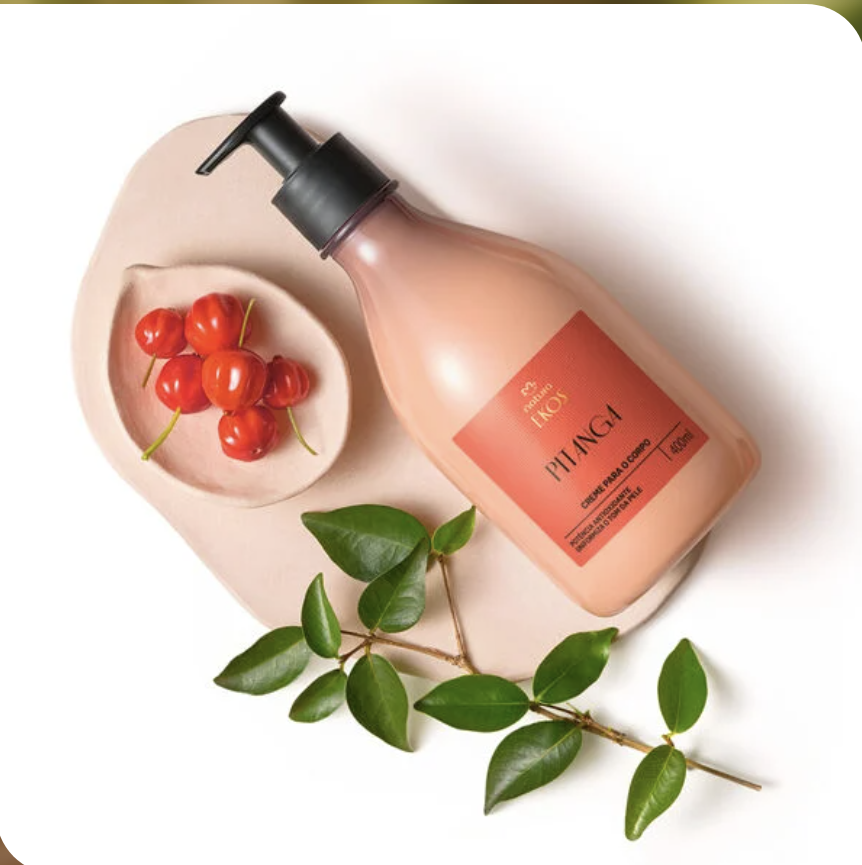Natura Ekos Pitanga Creme Hidratante 400ml - frasco pump deitado com frutas de pitanga e folhas verdes